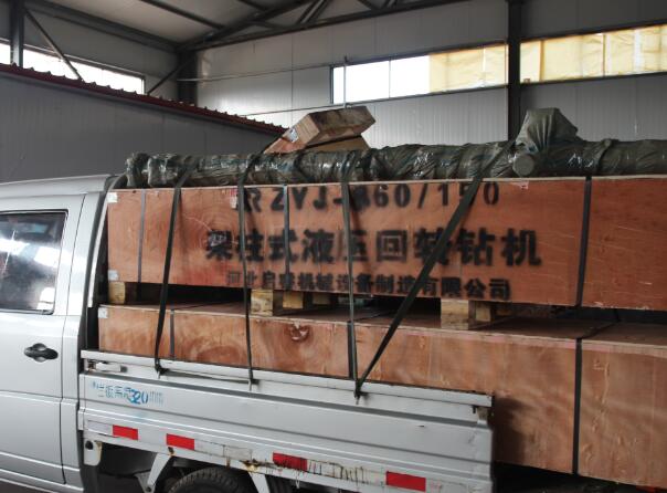 距離不是問(wèn)題：液壓架柱式回轉(zhuǎn)鉆機(jī)直發(fā)新疆礦上